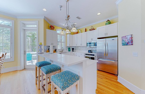 Saint Simons Island Cottage | Oceanfront cottage with view, balconies & shared pools, walk to parks