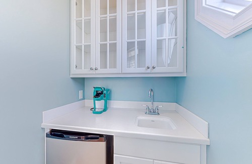 Saint Simons Island Cottage | Oceanfront cottage with view, balconies & shared pools, walk to parks