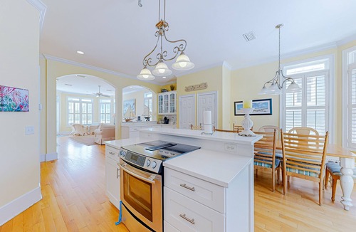 Saint Simons Island Cottage | Oceanfront cottage with view, balconies & shared pools, walk to parks