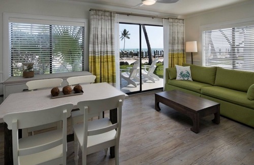 Islamorada Cottage | Oceanfront Cottage in Islamorada! Swimming Pool, Pets Allowed, Free Parking!