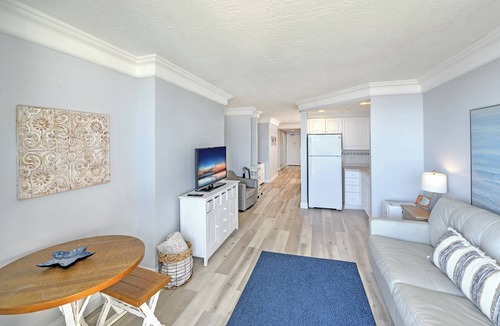 Ortona Park Condo | Oceanfront Private Balcony Overlooks Heated Pool