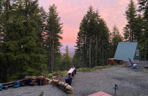 Hoodsport Cottage | Off grid mountain cottage with Amazing views & dry/steam wood heated sauna