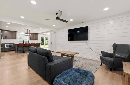 Indianapolis House | Off Leash Oasis - Brand New Hot Tub & Fire Pit - Pet Friendly!