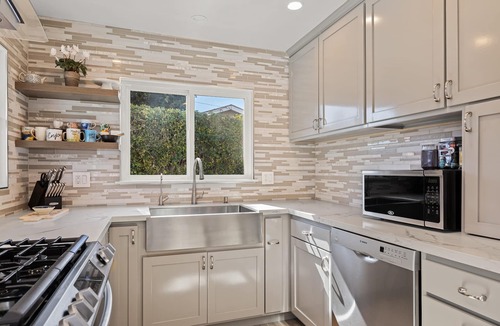 Carpinteria House | One Story Pool Home near Carpinteria Beach !