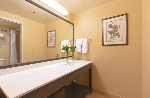 Wenatchee Hotel | One Unit | Pool Access | Free Breakfast