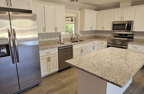Dothan House | Open floor-plan - Large Covered Patio - Kitchen Island - 5 beds