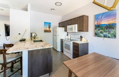 Worldmark Apartment | Oro Valley | Couples Desert Hideout | Pool + Hot Tub