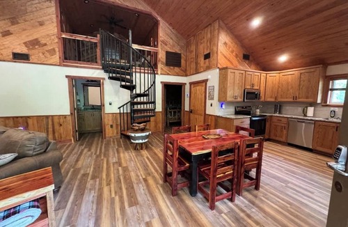Mount Ida House | Ouachita Crystal Cabin 2