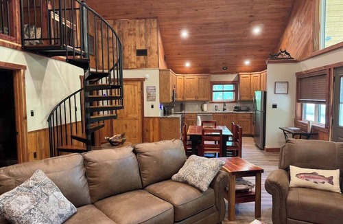 Mount Ida House | Ouachita Crystal Cabin 2