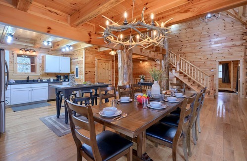 Laurelville Cabin | Overbrook Lodge, 5 bedrooms, 4.5 baths, Sleeps 16 and Two miles to Rock House
