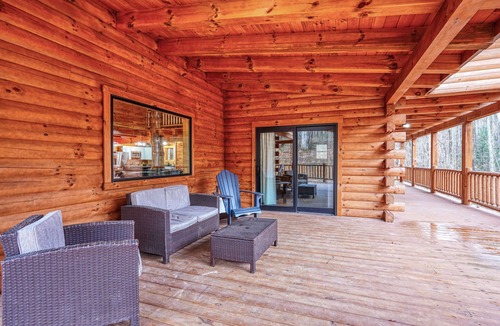 Laurelville Cabin | Overbrook Lodge, 5 bedrooms, 4.5 baths, Sleeps 16 and Two miles to Rock House