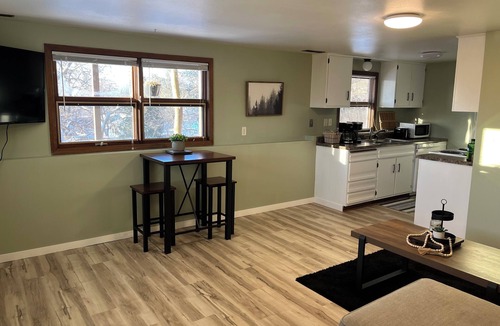Eau Claire Apartment | Overhill & Pine - Cozy Convenient Haven; King Bed; Full Kitchen; Off St Parking