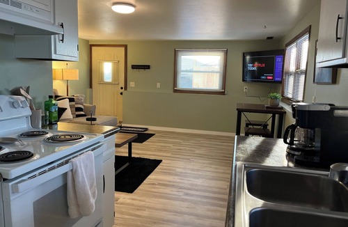Eau Claire Apartment | Overhill & Pine - Cozy Convenient Haven; King Bed; Full Kitchen; Off St Parking