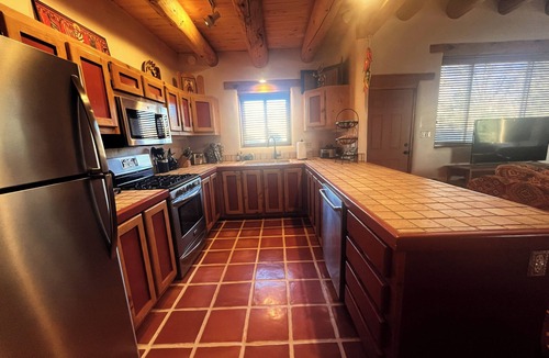 El Prado House | Pacifico, your perfect Taos retreat, with Hot Tub