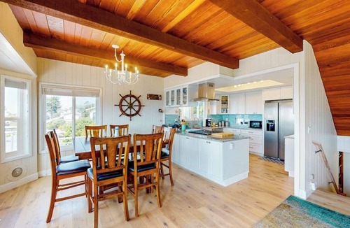 Marine Terrace House | Panoramic Ocean and Sunset Views with EV Charging available