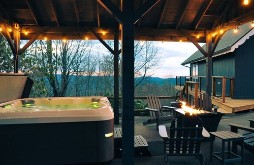 Seven Devils Cabin | PanoView Pickleball PoolTable Spa Kings Arcade Fire Table Fireplace Central