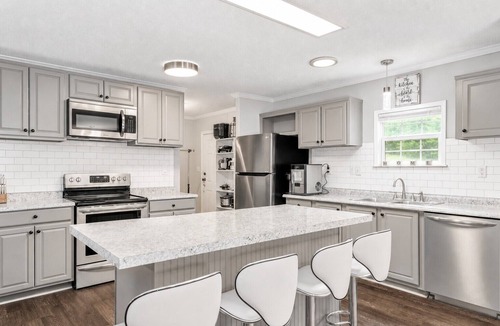 Madison House | Parking for 75+ Travel Workers Welcome