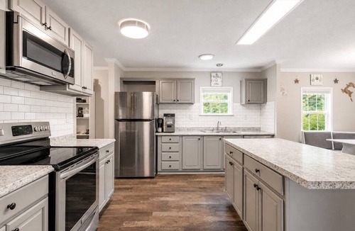 Madison House | Parking for 75+ Travel Workers Welcome