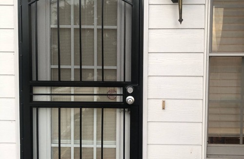 Parkton Apartment | Parkton Place 3-bedroom mother-in-law Apt Private entrance & Private Bathroom