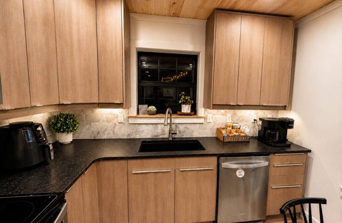 Rogers Apartment | Peaceful Beaver Lake Apartment with Deck Views, Fire Pit, WiFi. Sleeps 5
