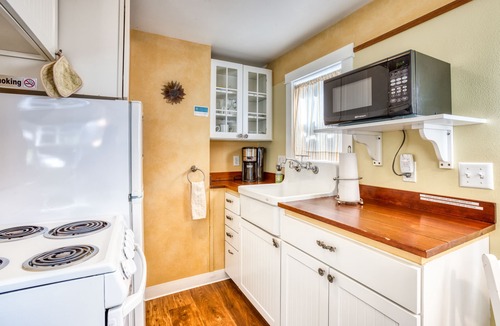 Downtown Cannon Beach Cottage | Peaceful Dog-Friendly Cottage with Fireplace, WiFi - Close to Beach & Town