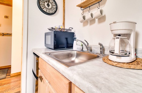 Lone Rock Cabin | Peaceful Norfork Escape: Walk to White River!