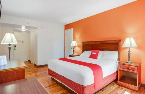 Muskegon Heights Hotel | Peaceful & Pet-Friendly Stay w/Free Parking - Mona Lake - 1.8 miles away