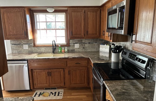 Springfield House | Peaceful Retreat near Medical Mile in Springfield