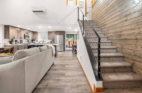 Paradise Estates Cabin | Perch - Spacious Modern Cabin w/Hot Tub, BBQ & Cali- King-Sized Bed | Pet-Friendly
