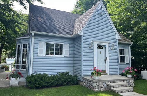 Fremont Cottage | Perfect lakefront family cottage with private dock and room to play!