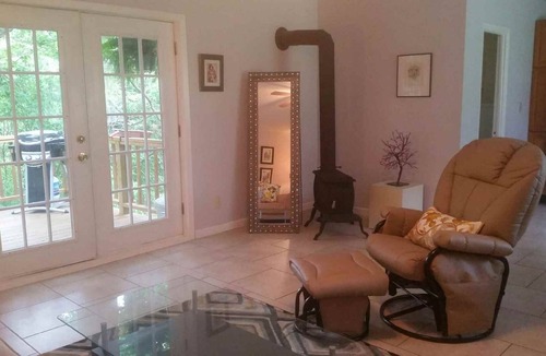 Eureka Springs Cottage | Perfect Location Between Beaver Lake & Eureka Spgs!