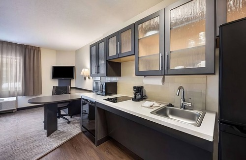 North Arlington Apartment | Pet-friendly Accommodation, Full Kitchen and Private Parking Onsite!