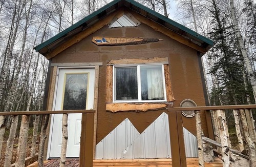 Willow Cabin | Pet friendly Alaska’s King Fisher Cabin 30 minutes from Talkeetna