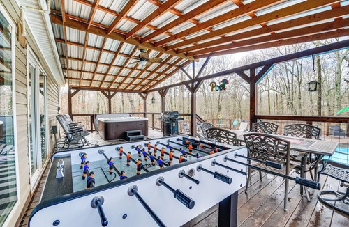 Broken Bow Cottage | Pet-friendly Home w/Deck in Broken Bow!
