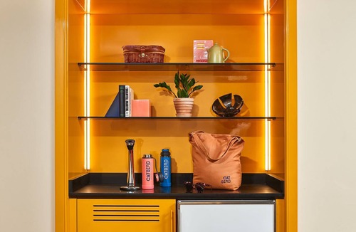 Cole Apartment | Pet Friendly + Junior Studio | Rooftop Views & Bar