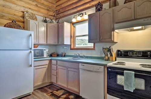 Spanish Valley Cottage | Pet-friendly Moab Cabin w/Mtn Views & Bbq!