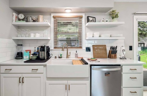 Cuyahoga Falls House | Pet-Friendly Ranch | Patio | Near CVNP | Sleeps 6