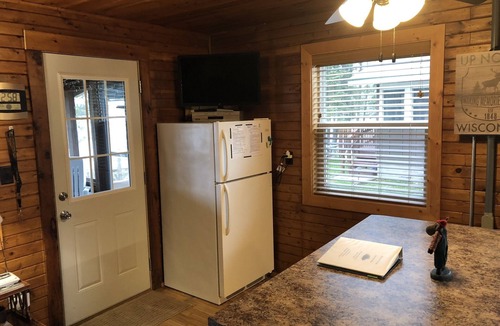 Winter Cabin | Pets & kid Friendly ,direct access to ATV& snow trails, private dock