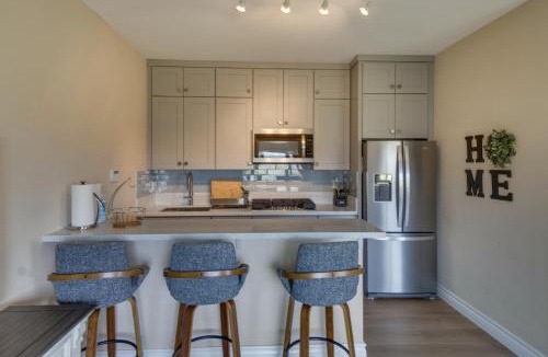 Simi Valley Apartment | Pets Welcome! Simi Valley Home w/Mtn & City View
