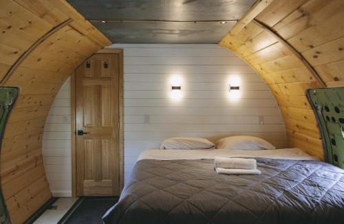 Houston Apartment | Pilot Lodge - Incredible Alaskan Airplane Home Boeing 727