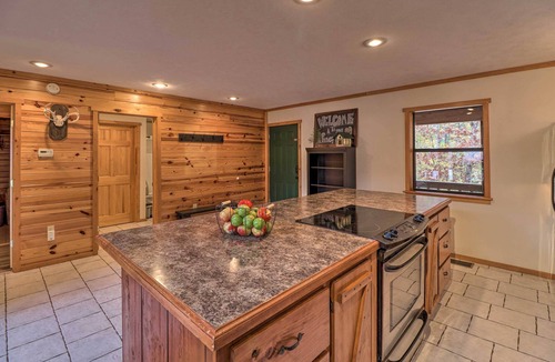 Boswell Cabin | Piney Bluff Retreat with Mountain Views!