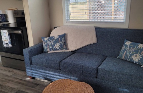 Carthage Cabin | Pleasant 1-bedroom cabin with AC in cozy Carthage. Located on historic Rt66