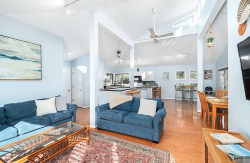 The Point House | Point Oasis|Golf Cart·The Point Beach·Sleeps 7·EI