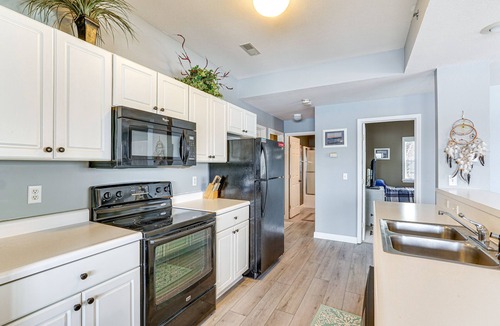 Lakeland Condo | Pool Access at Waterfront Lake Ozarks Rental!