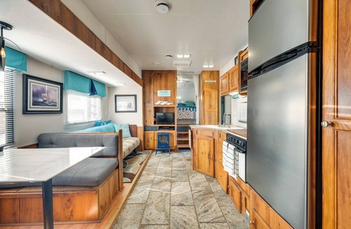 New London Cottage | Pool & Dock Access! Badin Lake Resort Gem