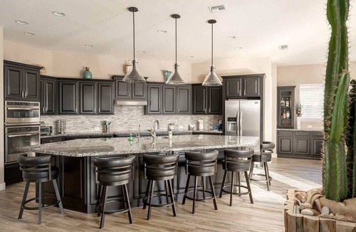 Gilbert House | Pool, Spa, Firepit & Putt , Walk to Gilbert Park