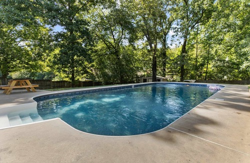 Forestdale House | Pool & Two Kitchens! Family Friendly in Forestdale
