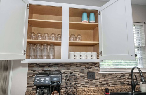 Walton House | Poolside Paradise Near the Ark