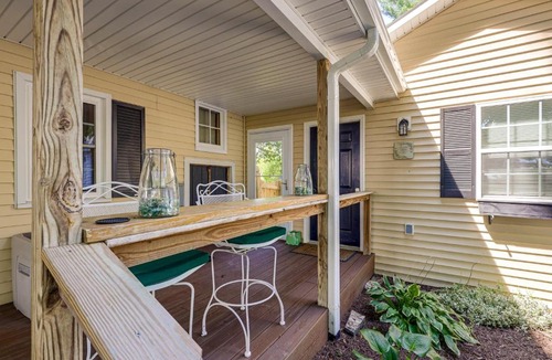 Broadway Apartment | Porch & Fire Pit Access! Quiet Broadway Cottage