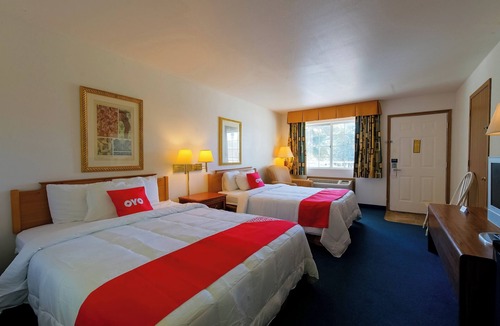 Eureka Springs Hotel | Premium 2 Double Queen with Balcony in Eureka Springs Area.